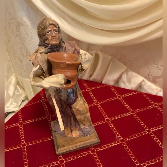 FOLK ART SCULPTURE FIGURINE - Picture 2 of 6